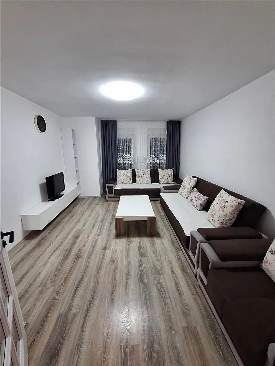 Banesë 3+1 me qira në Fushë Kosovë — foto 1 nga 12