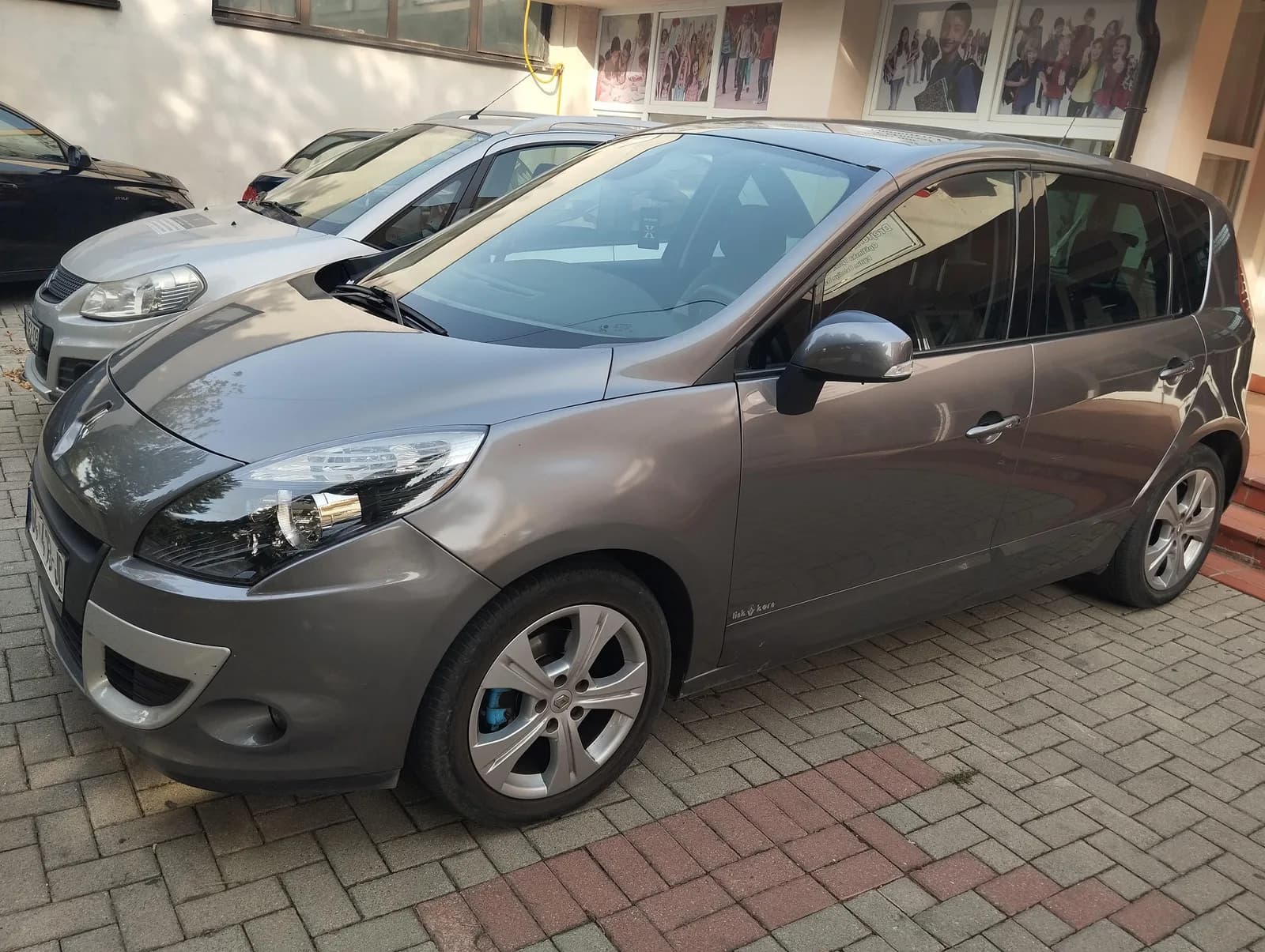 Renault Scenic 1.5 Naftë — foto 1 nga 6