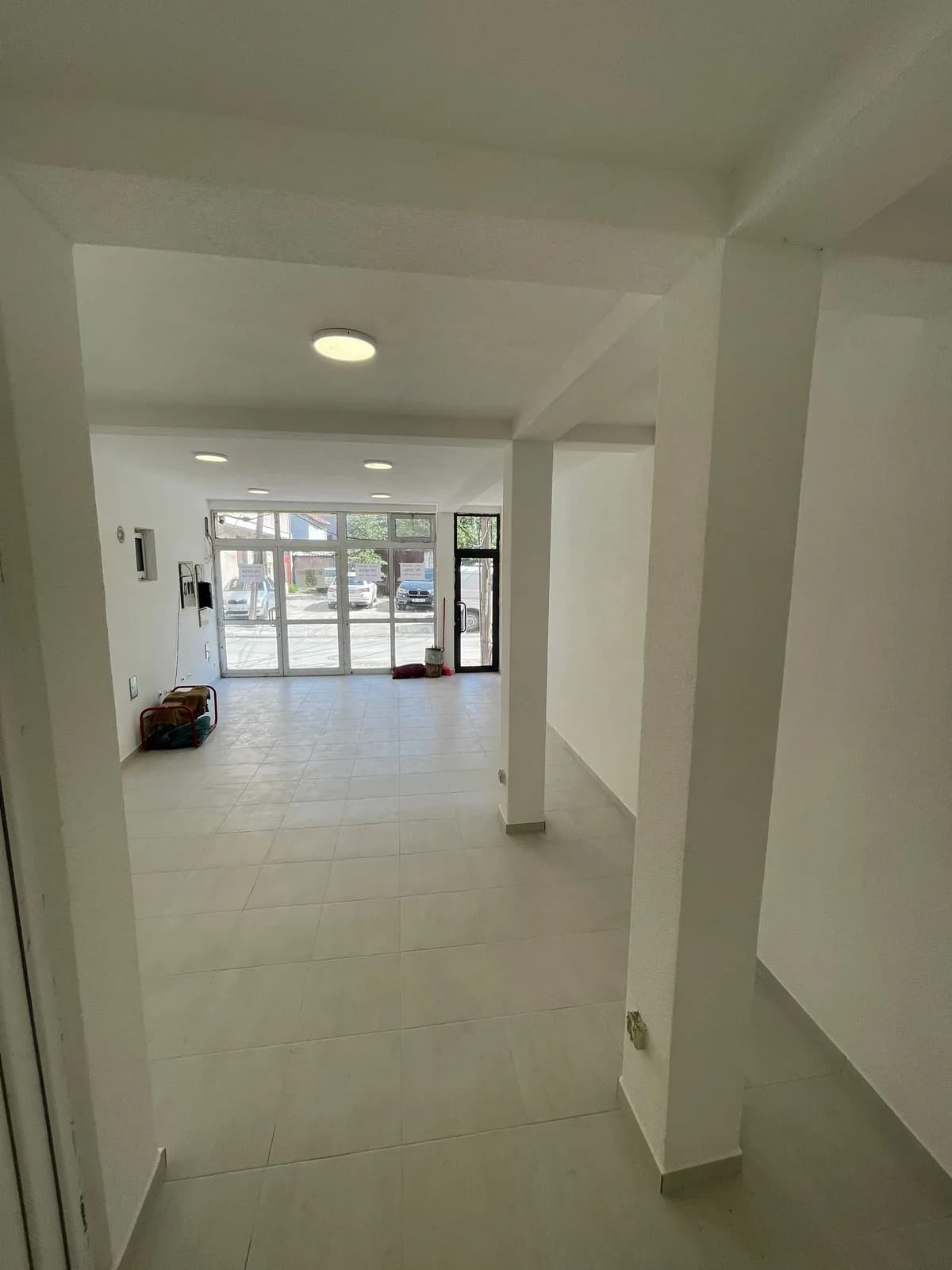 Lokal 50 m² me qira - pranë Teatrit Dodona, Prishtinë — foto 2 nga 4