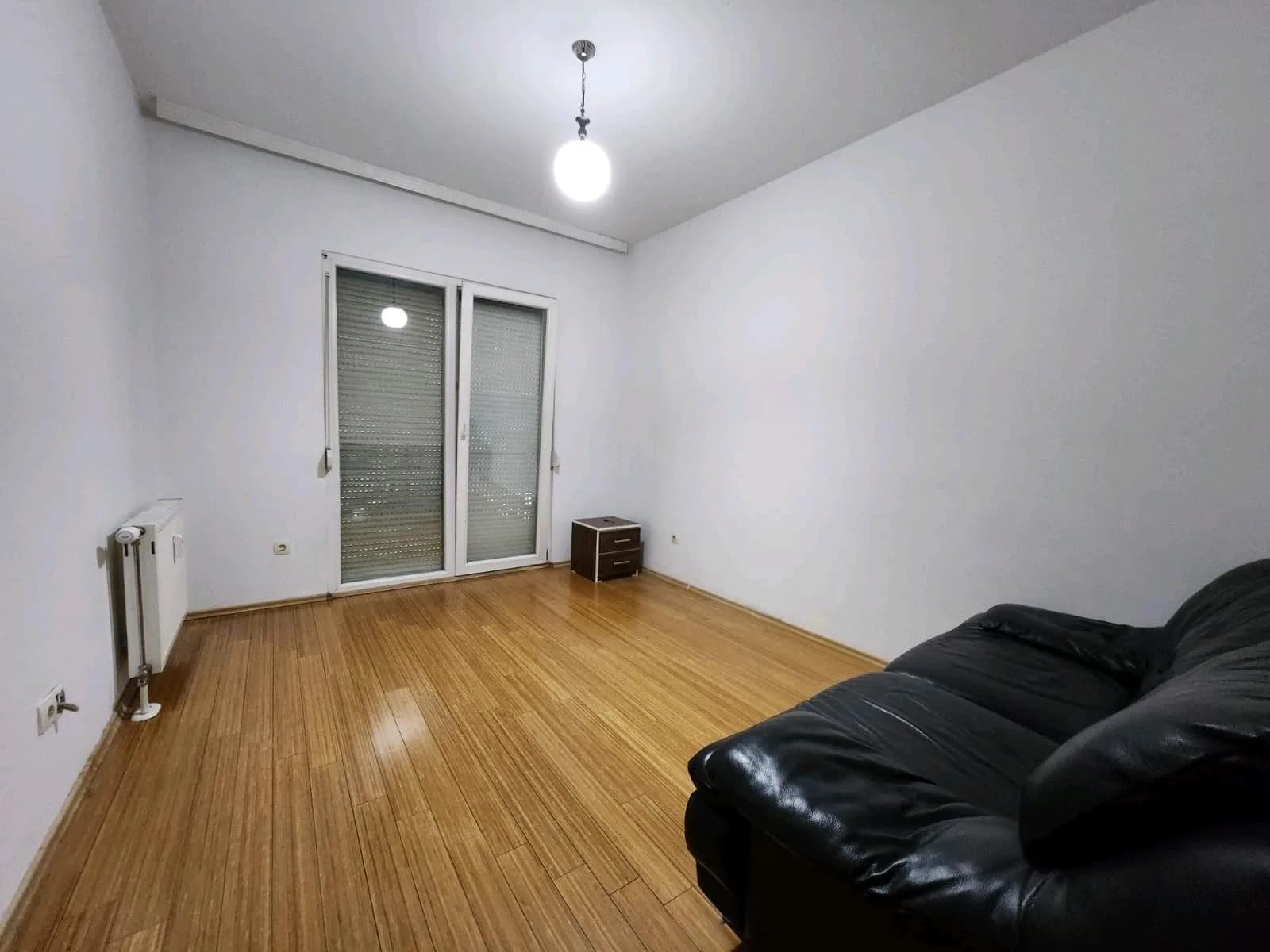 Banesë me qira te Rruga B - për zyrë — foto 2 nga 5