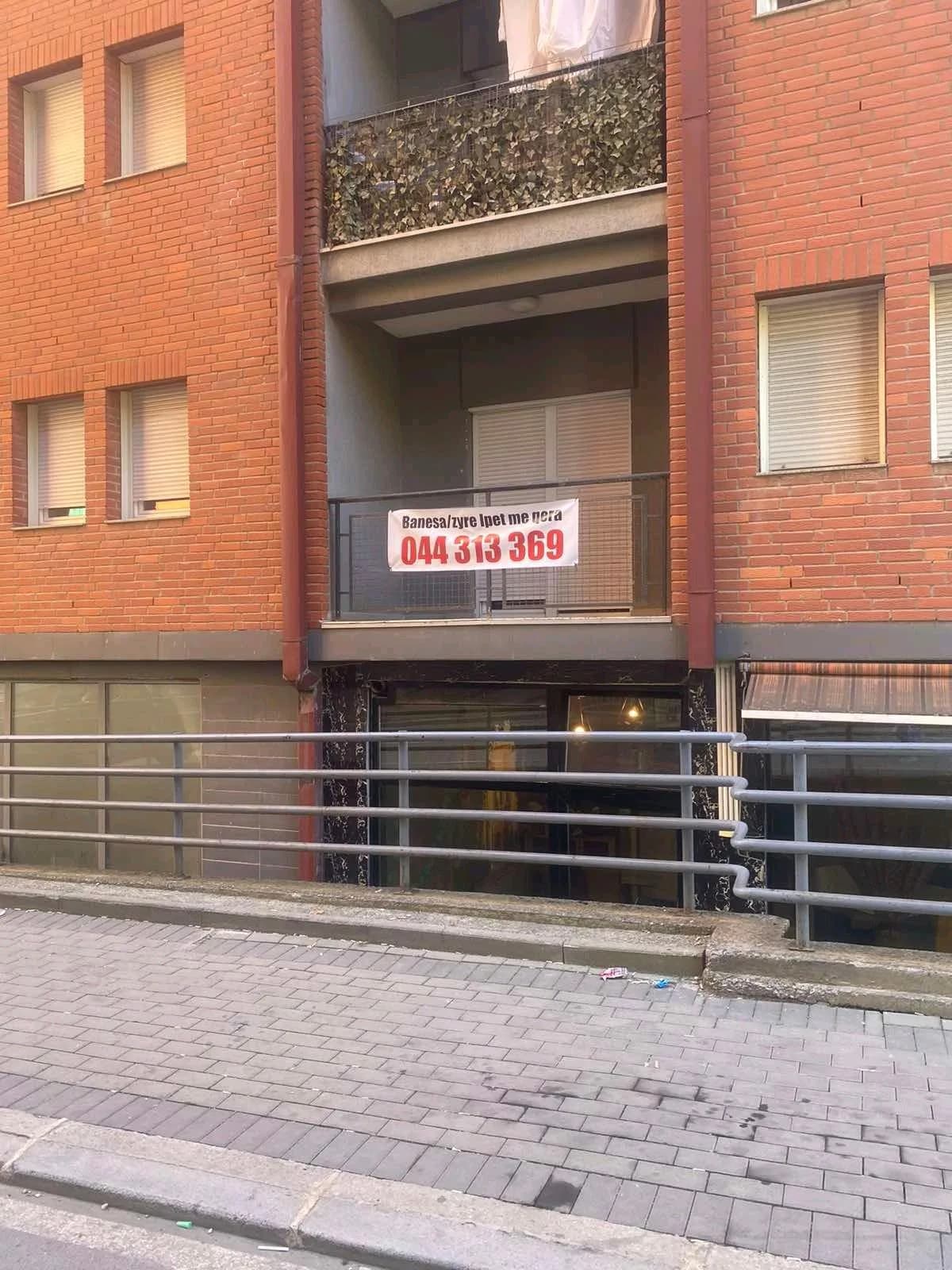 Banesë me qira te Rruga B - për zyrë — foto 1 nga 5