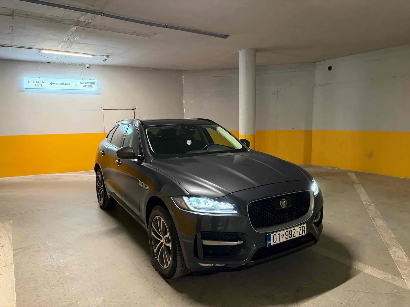 Jaguar F-Pace 2.0 R Sport, Viti 2019 — foto 2 nga 9