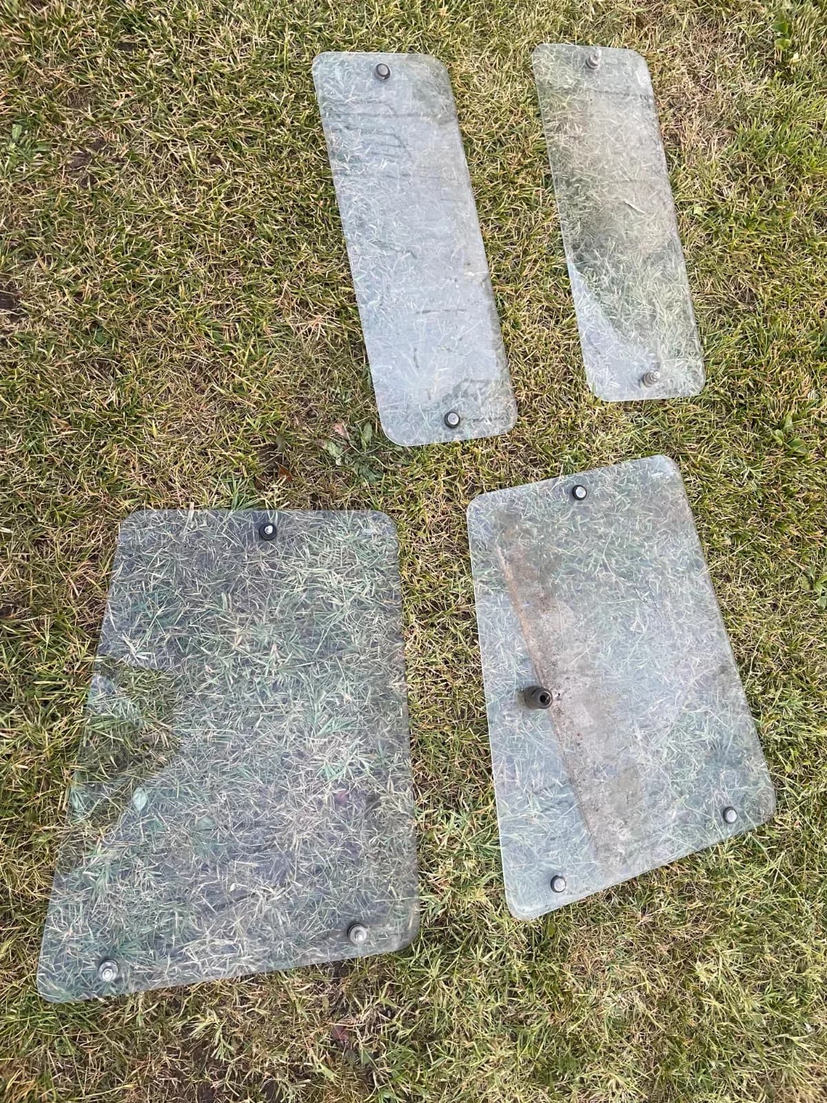 Xhamat për kabinën e traktorit 39 — foto 1 nga 2
