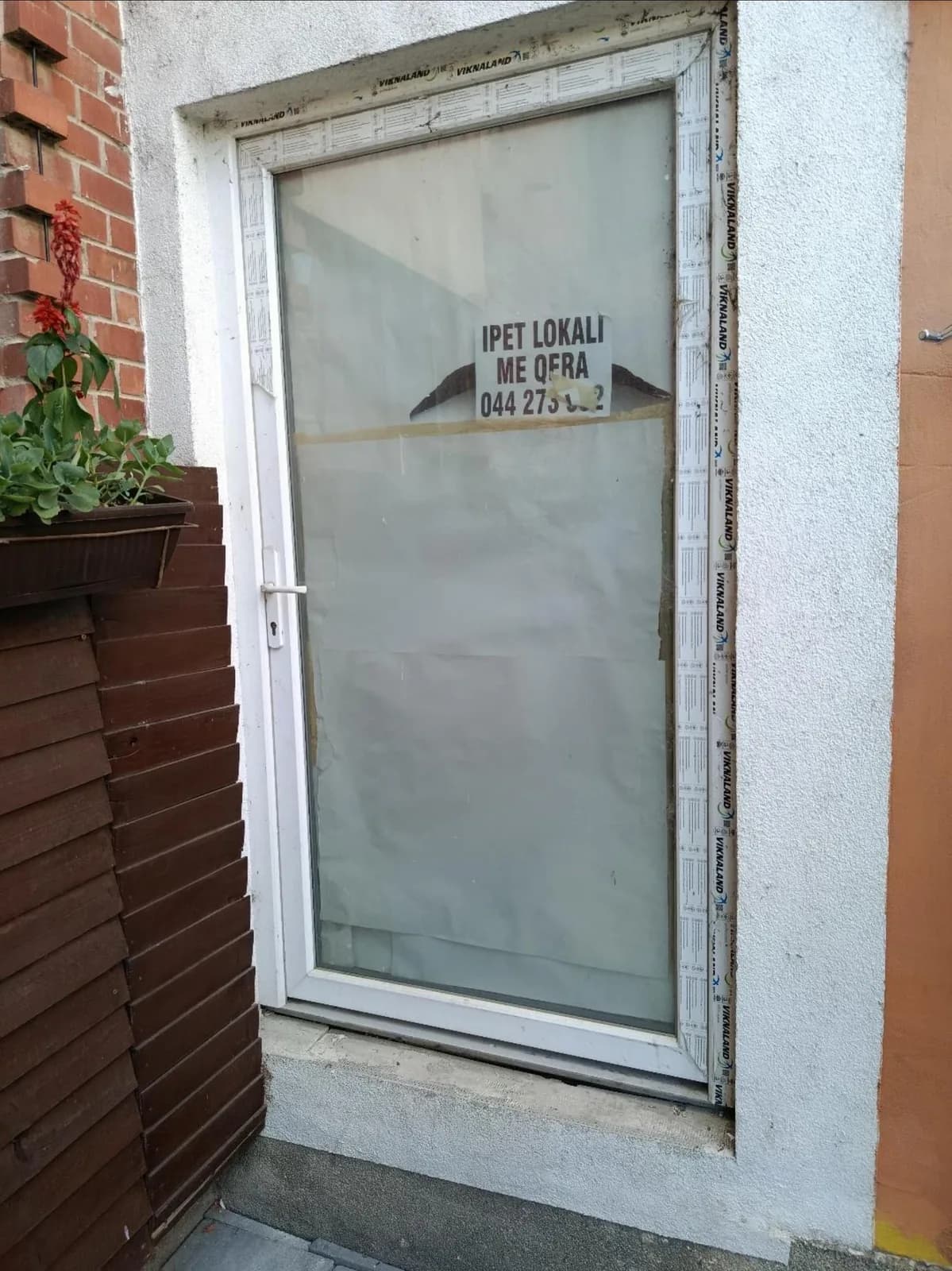 Lokal 122 m2 me qira në qendër të Ferizajit — foto 1 nga 8