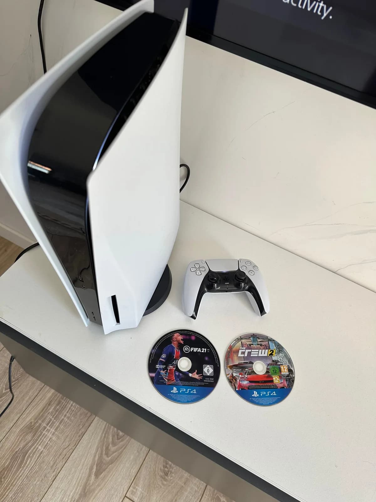 PS5 + 2 Lojëra — foto 2 nga 5