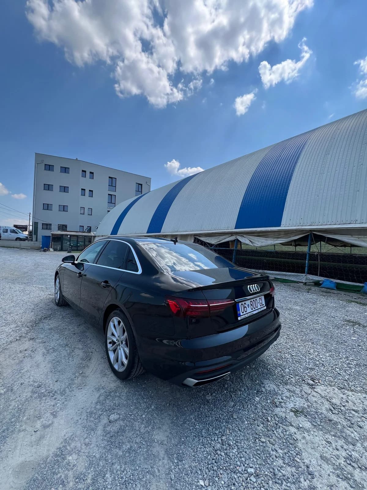 Audi A4 35 TDI 2.0 Mild Hybrid — foto 1 nga 12