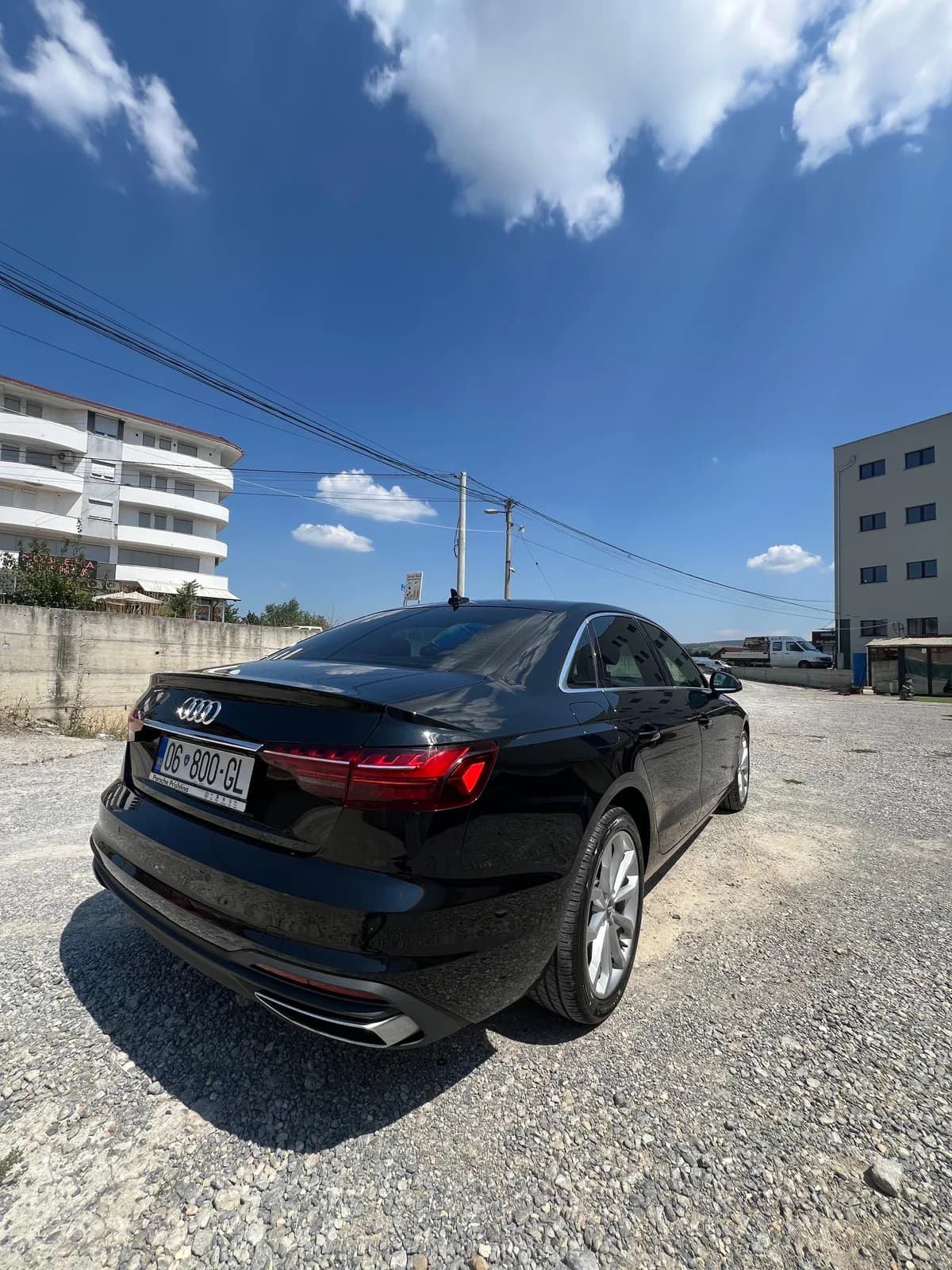 Audi A4 35 TDI 2.0 Mild Hybrid — foto 2 nga 12