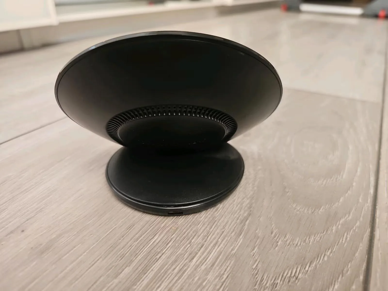 Samsung EP-NG930, Fast Wireless Charging — foto 2 nga 2