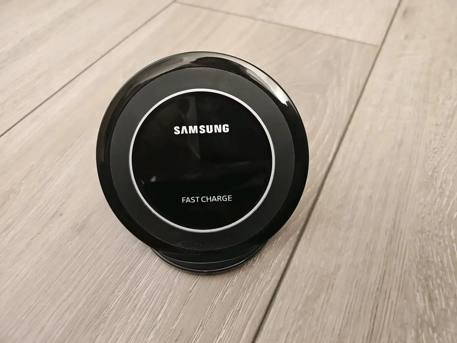 Samsung EP-NG930, Fast Wireless Charging — foto 1 nga 2