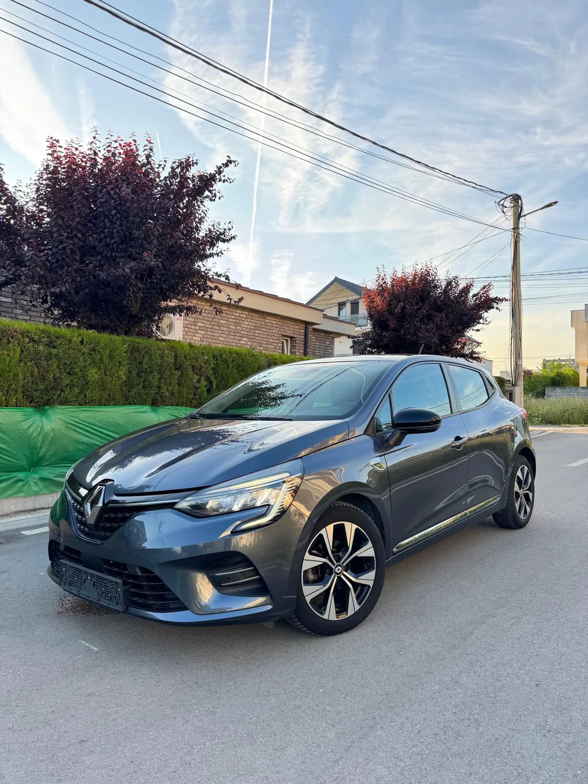Renault Clio Limited 2022, Automatik — foto 1 nga 11