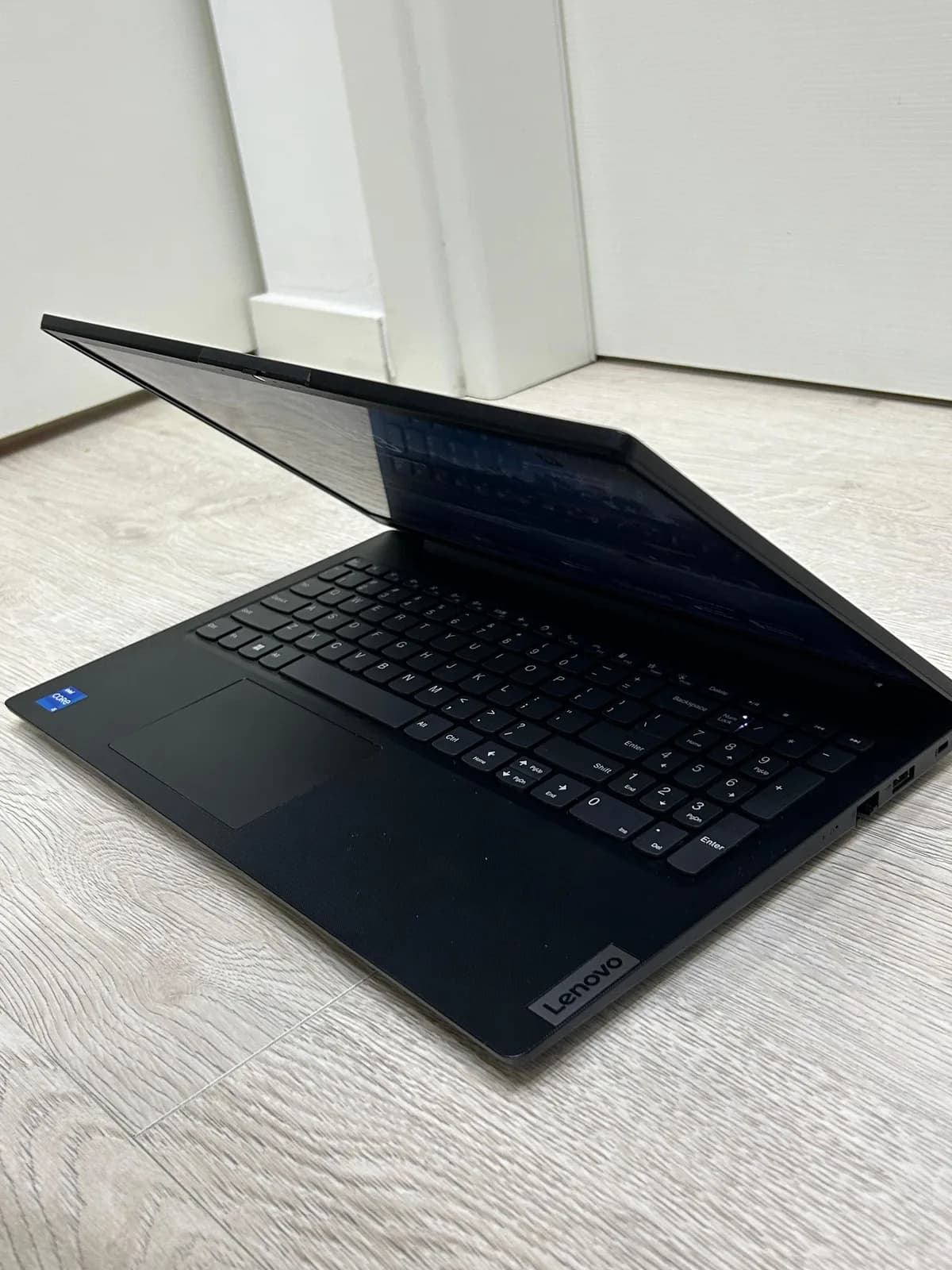 Lenovo V15 G5, Intel Core i5-13420H, 8 GB RAM, 512 GB SSD — foto 2 nga 5