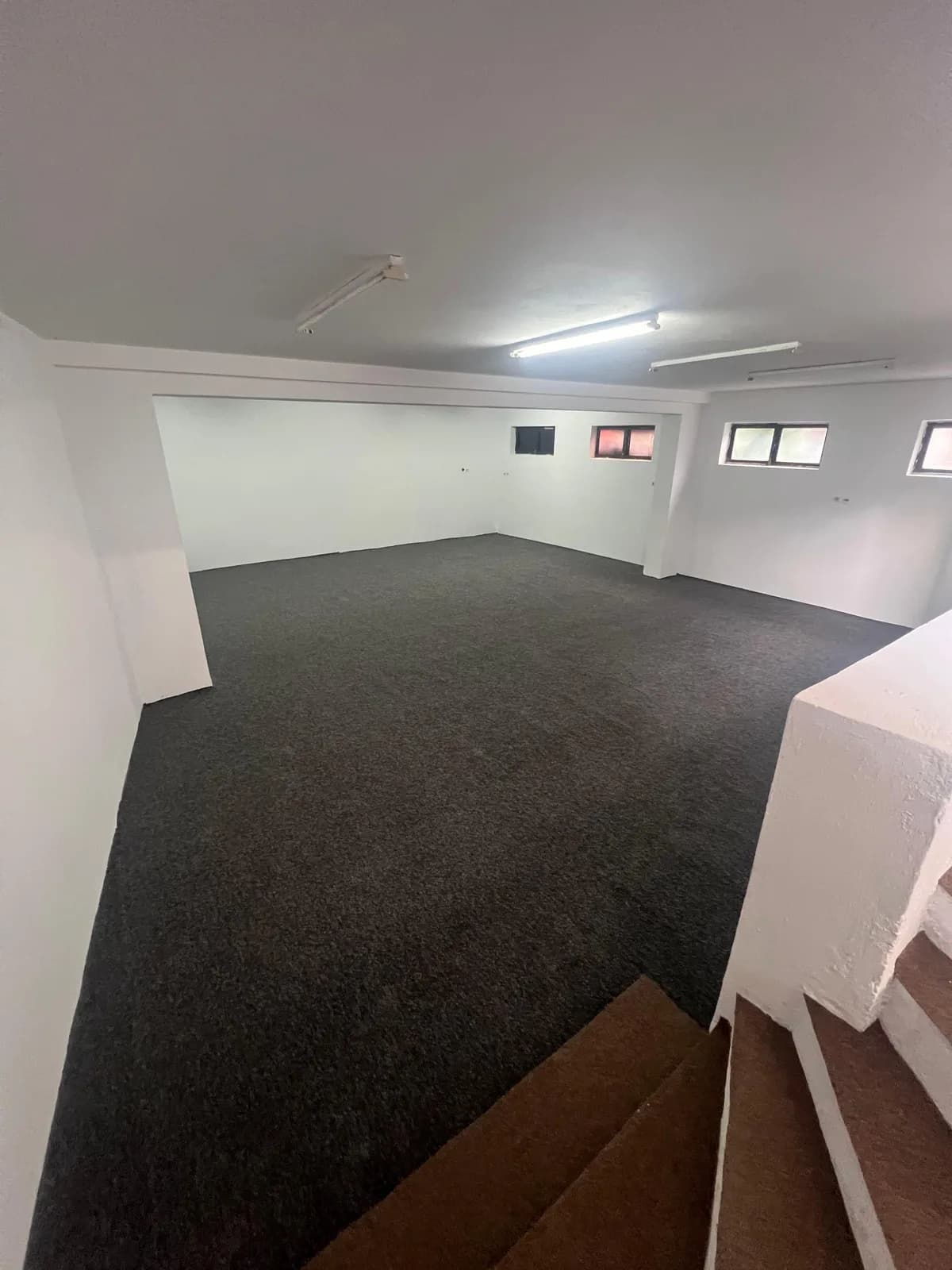 Lokal 220 m² në shitje — foto 1 nga 4