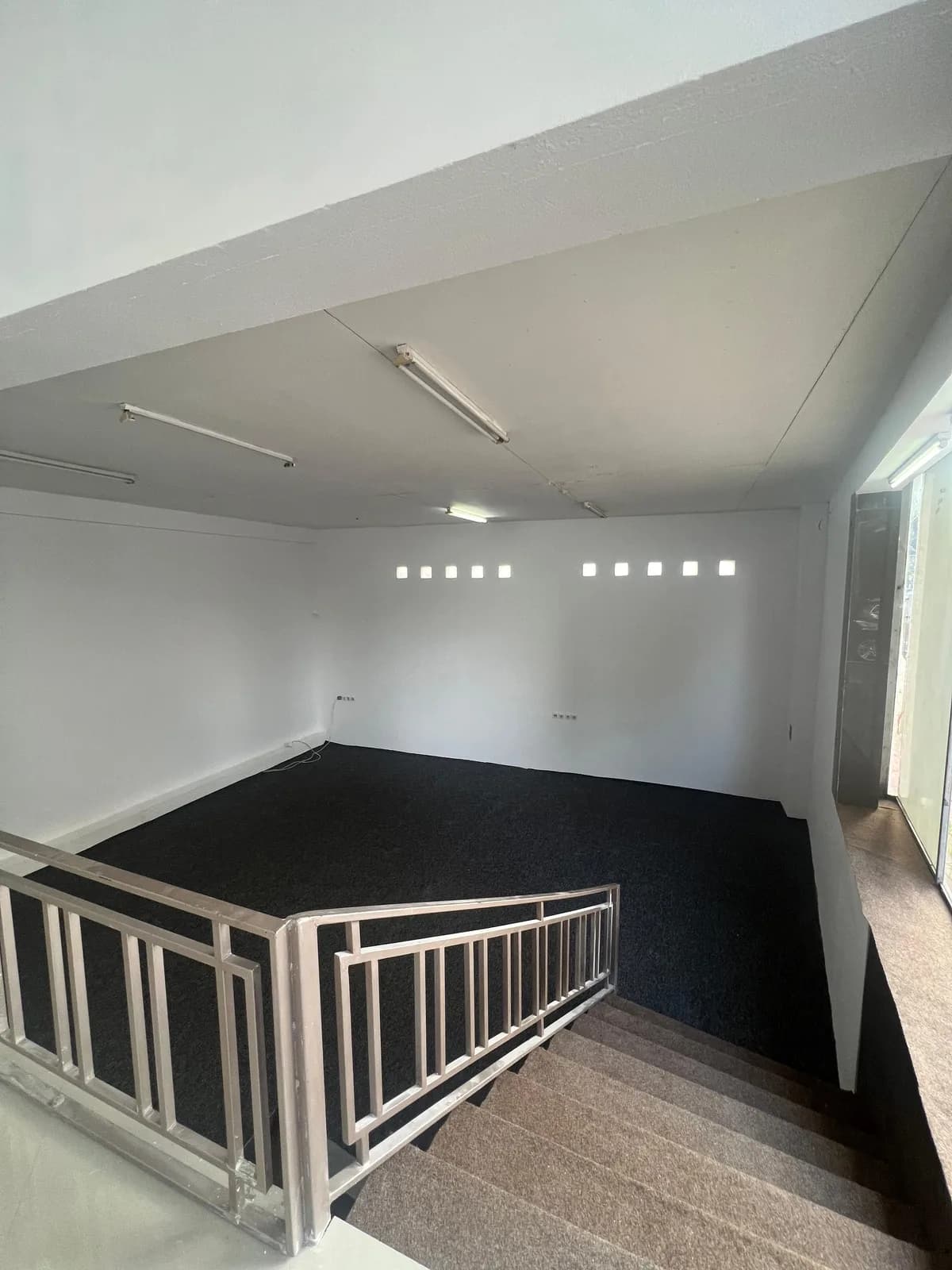 Lokal 220 m² në shitje — foto 2 nga 4