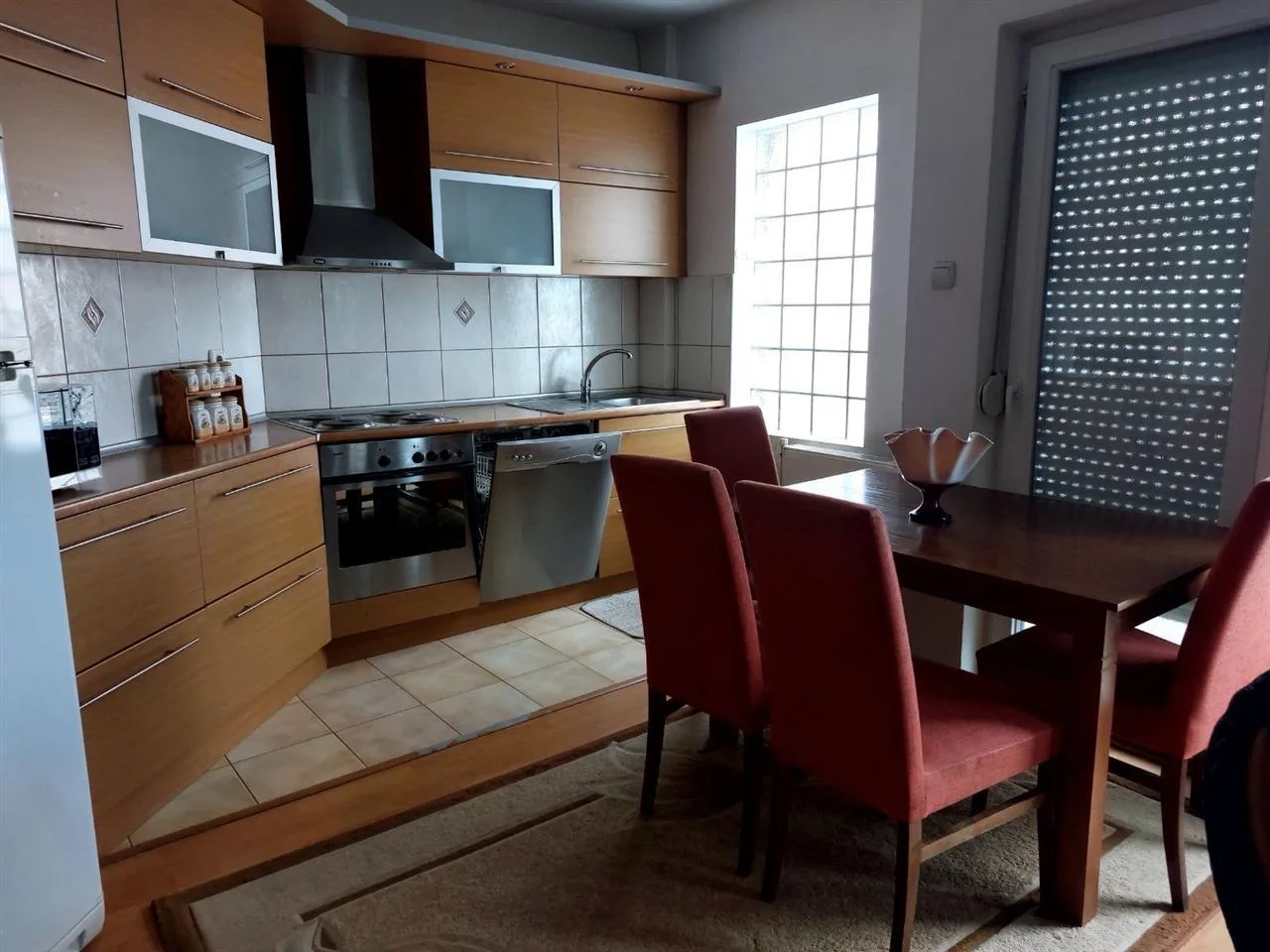 Banesë 1+1 me qira në qendër — foto 2 nga 5