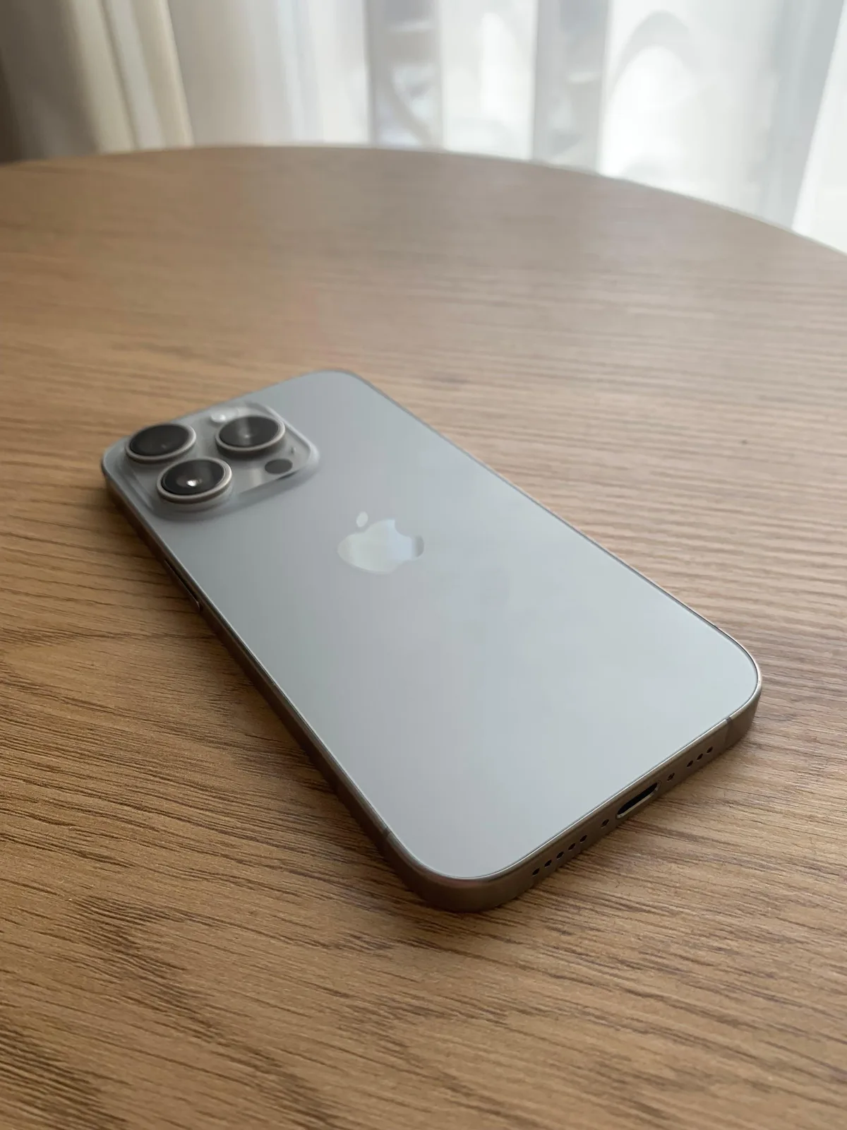 iPhone 15 Pro 128 GB, Natural Titanium – si i ri — foto 2 nga 10