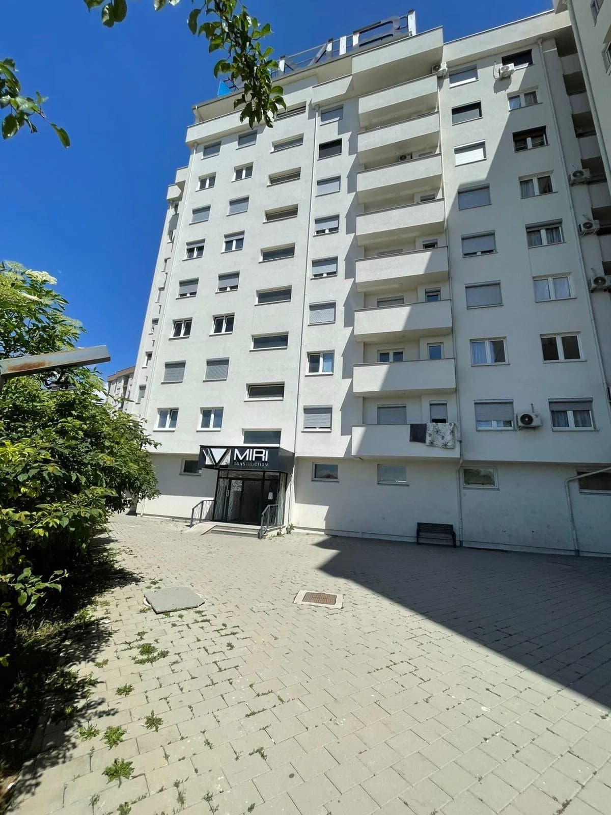 Shitet banesë 2+1, kati 3, Bresje — foto 1 nga 8