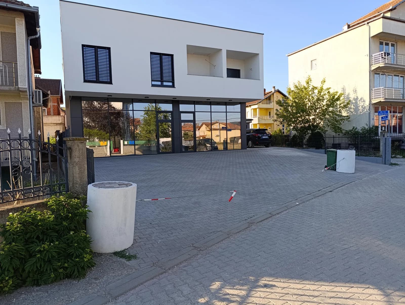 Lokal afarist me qira — foto 2 nga 9