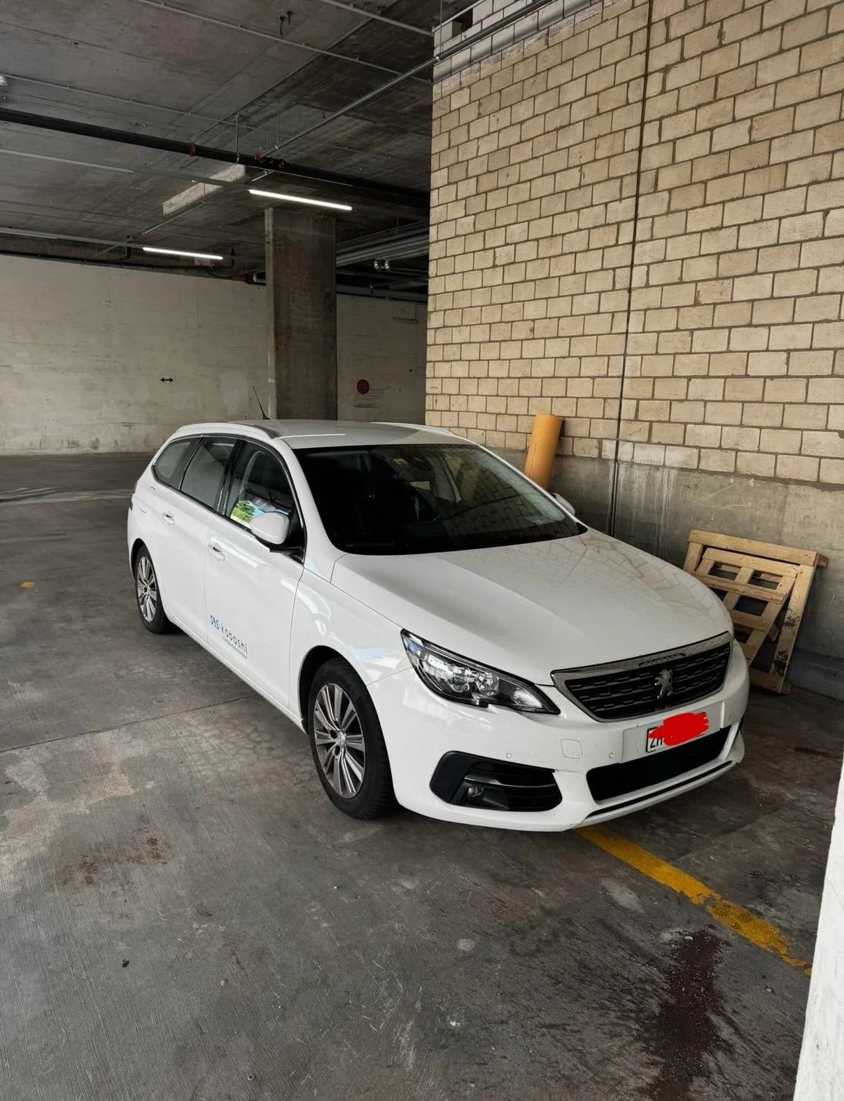 Peugeot 308 1,5 HDI, Viti 2019 — foto 1 nga 8