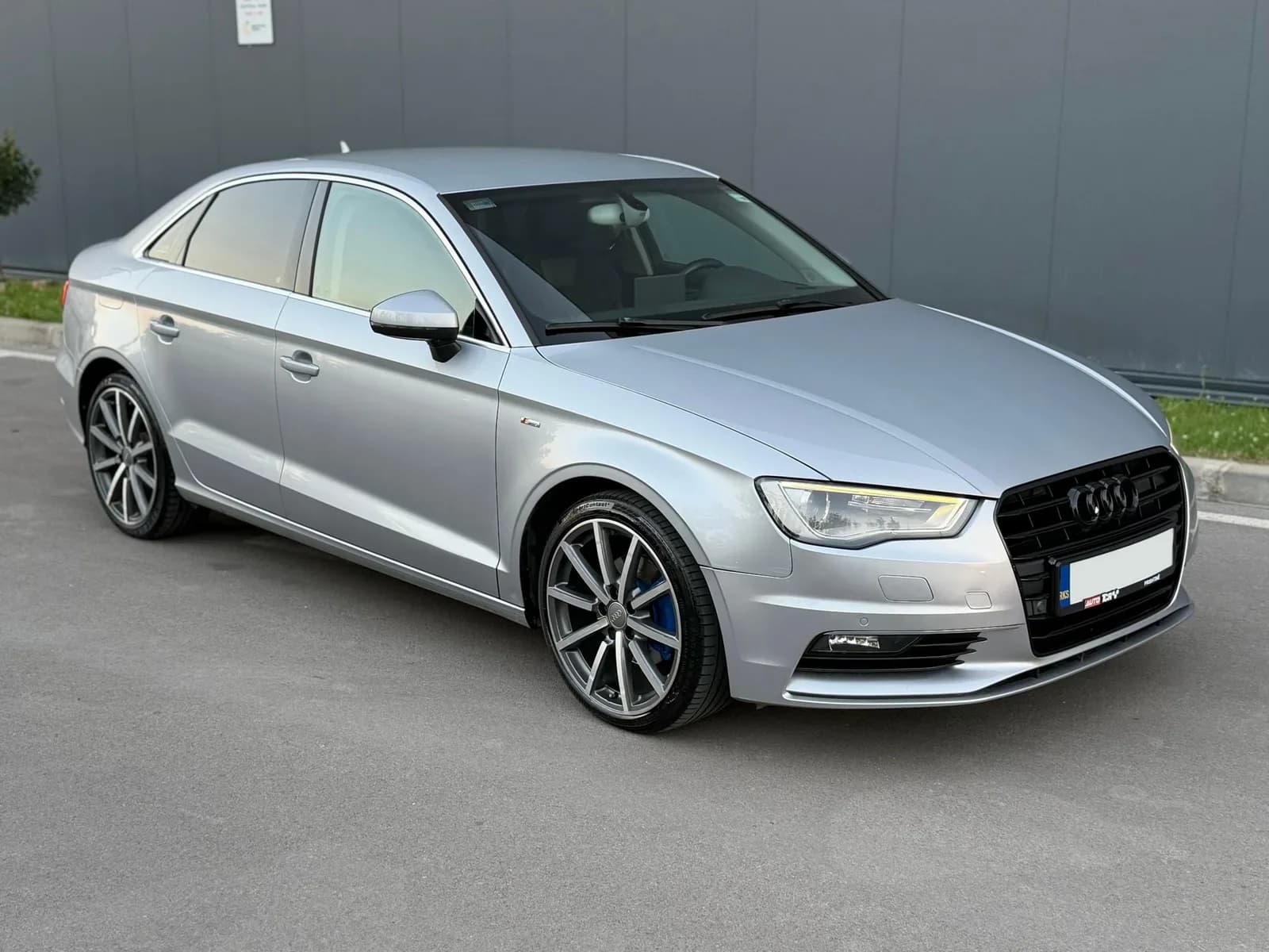 Audi A3 2.0 TDI, 150 PS, S-Line — foto 1 nga 10