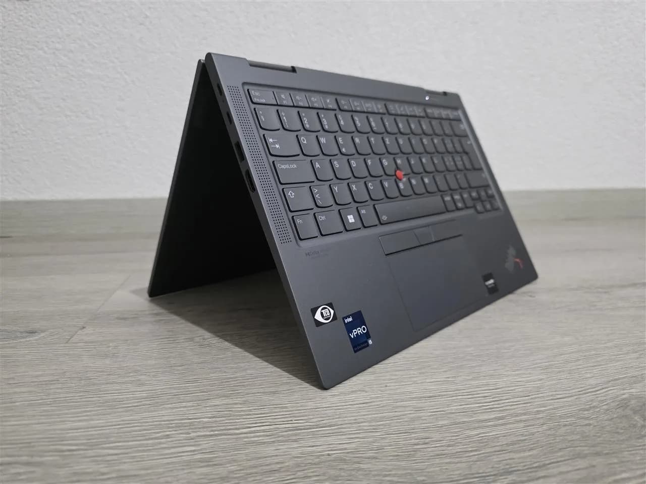 Lenovo ThinkPad X1 Yoga G8 14" 2-në-1, i5-1345U, 32 GB RAM, 256 GB SSD NVMe — foto 2 nga 9