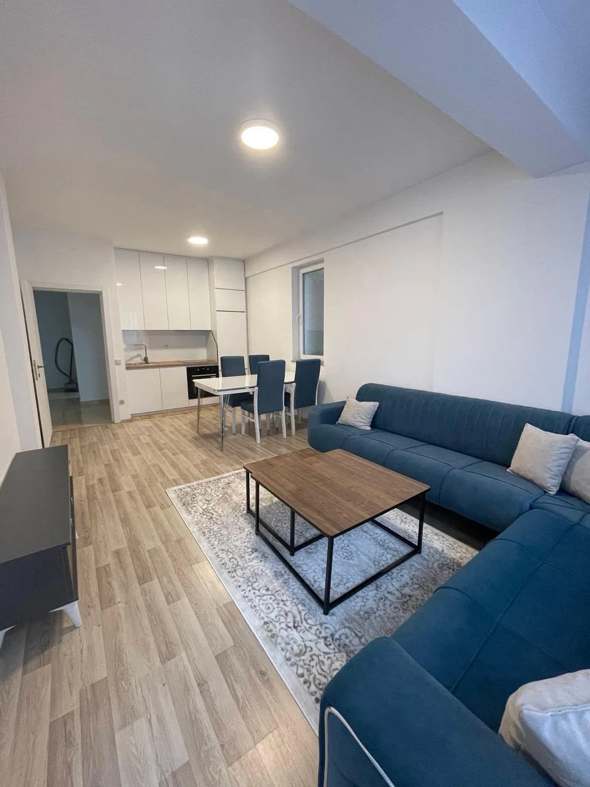 Banesë 3 dhomëshe me qira në Fushë Kosovë — foto 1 nga 6