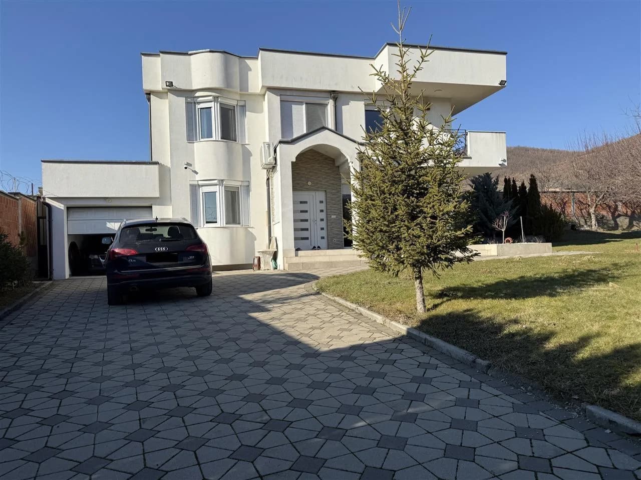 Shtëpi me qira në Bërrnicë të Epërme — foto 1 nga 12