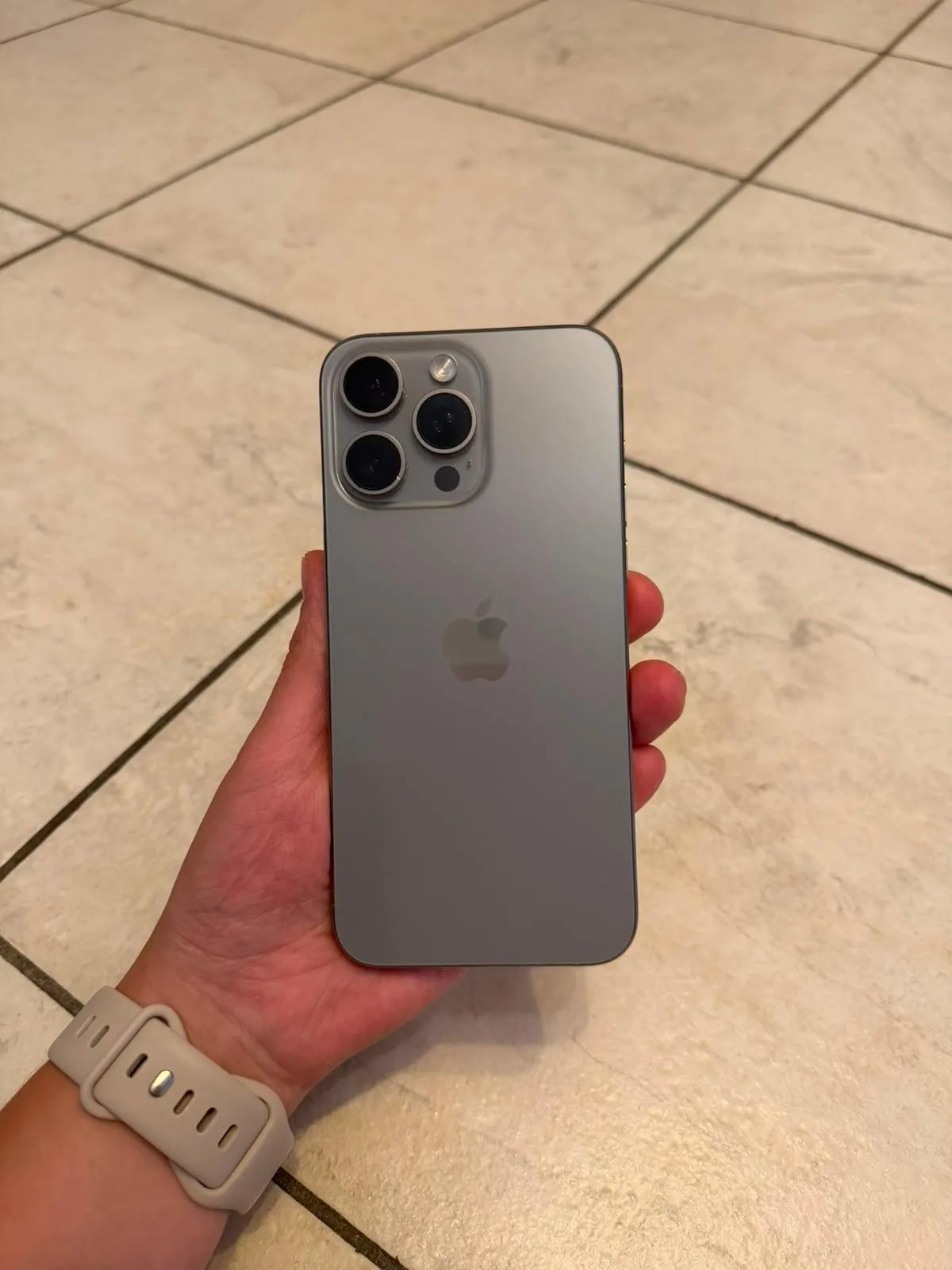 iPhone 15 Pro Max, 256 GB - paketim origjinal — foto 1 nga 9