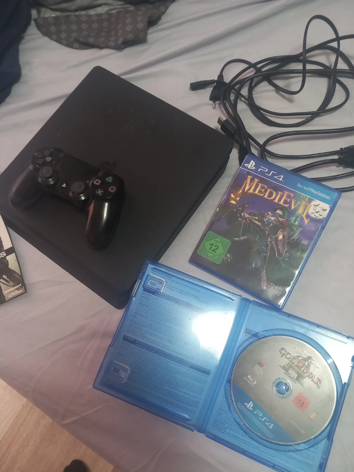 Playstation ps4 — foto 1 nga 3