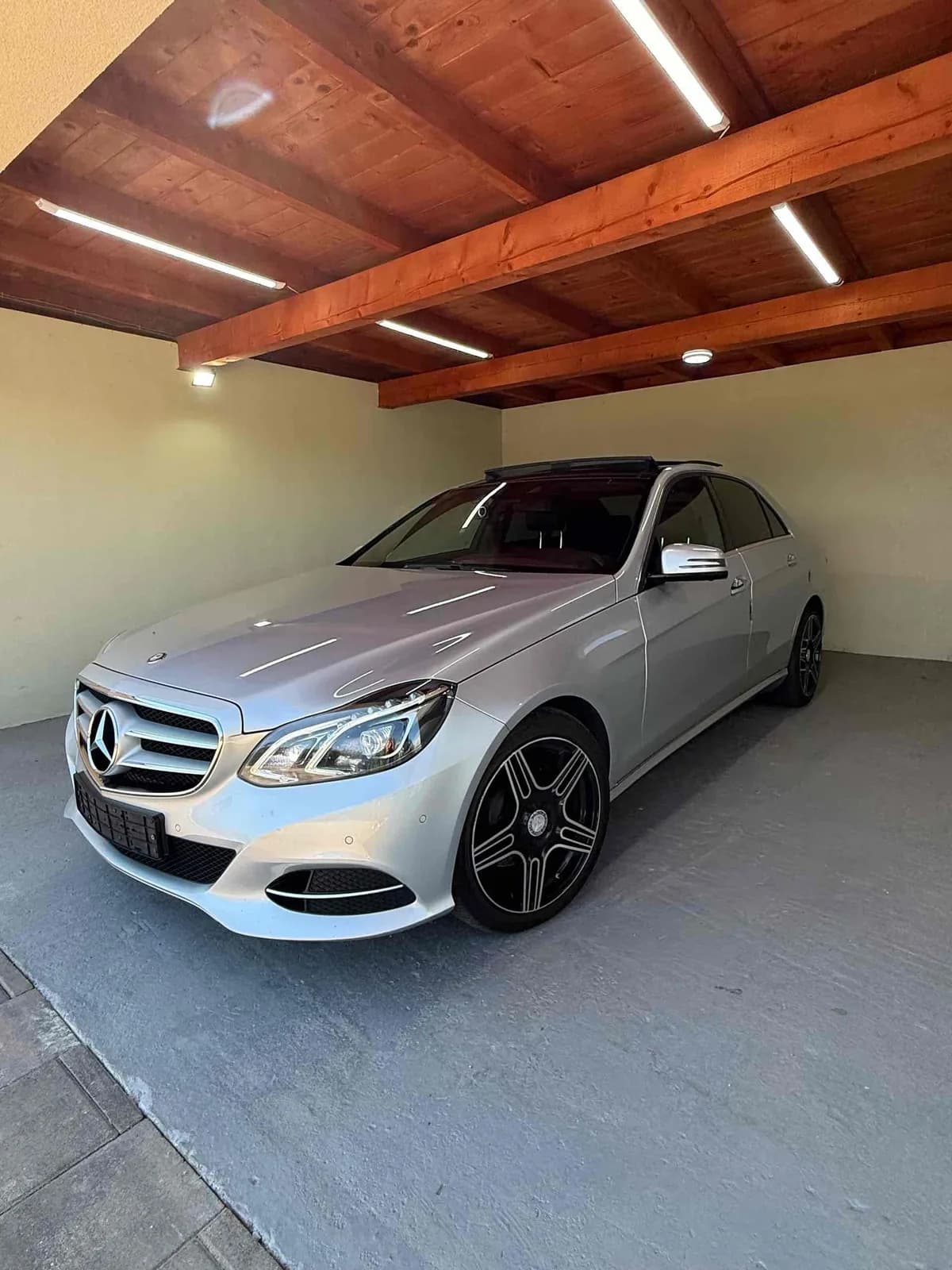 Mercedes E250 4Matic, Viti 2016 — foto 1 nga 12