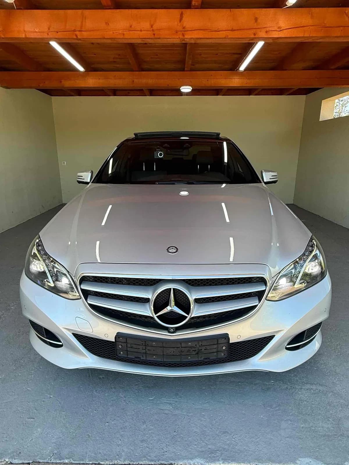 Mercedes E250 4Matic, Viti 2016 — foto 2 nga 12
