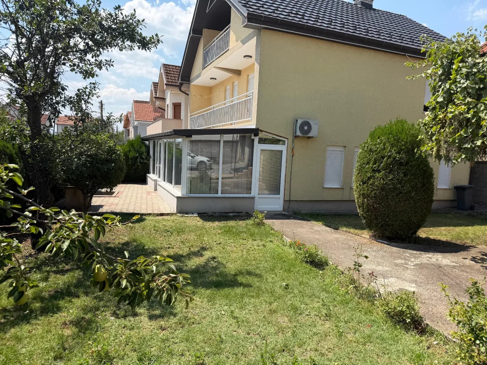 Shitet shtëpia me 9 ari tokë, e gatshme për banim, e përfunduar komplet — foto 1 nga 9