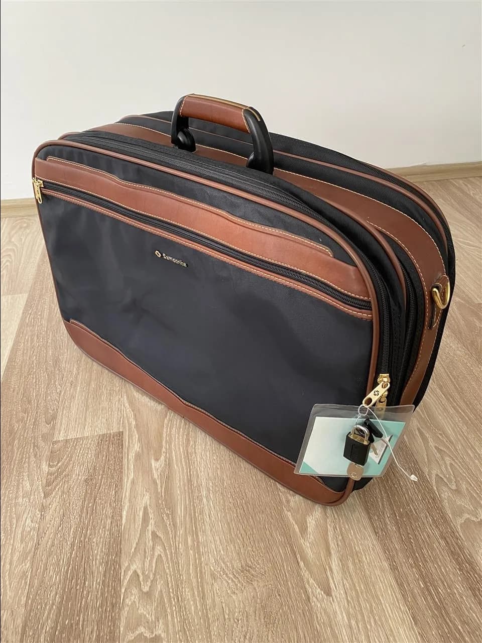 Valixhe Samsonite — foto 1 nga 5