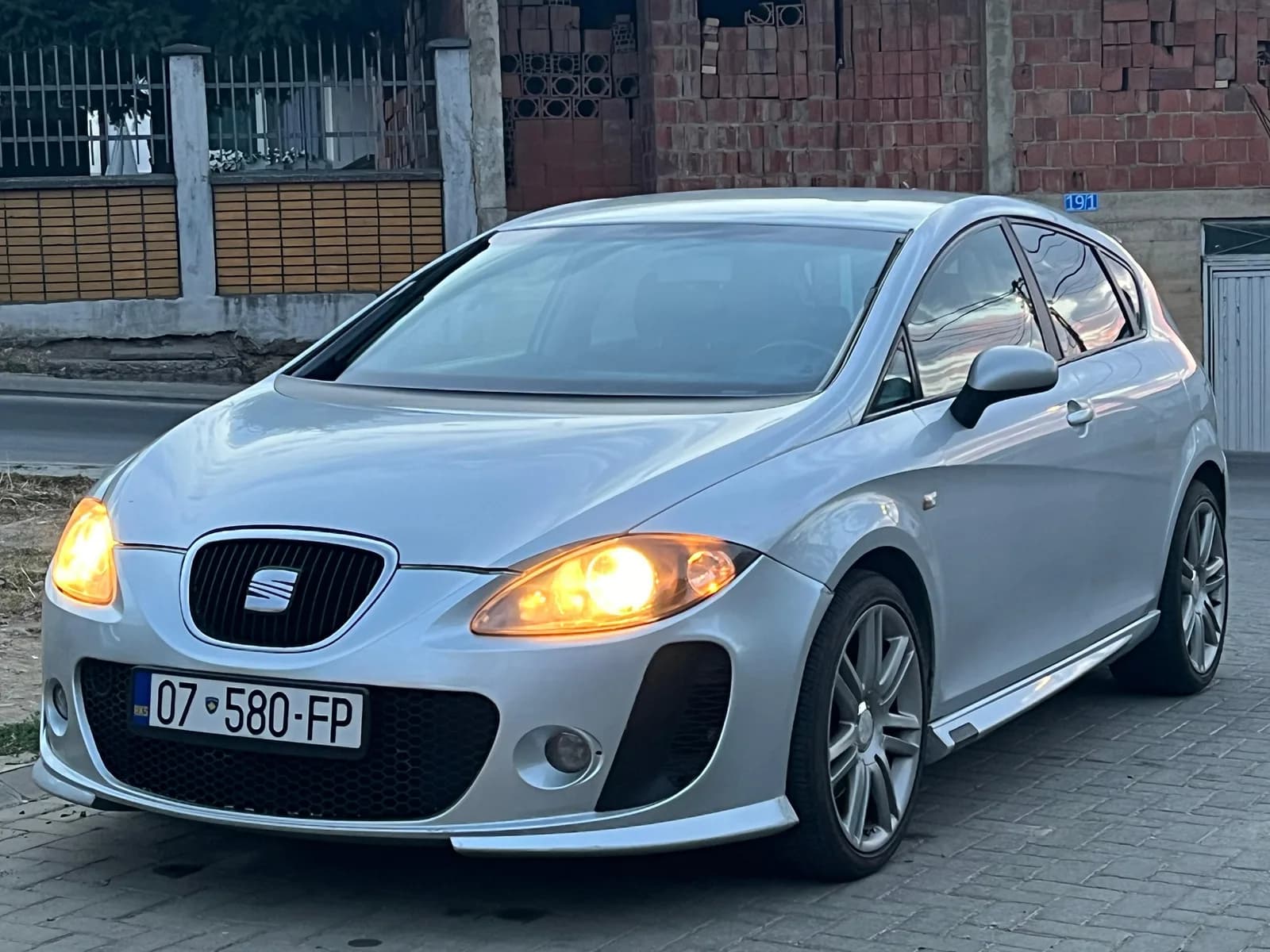 Shitet vetura Seat Leon FR 2.0 TDI 170 PS — foto 2 nga 7