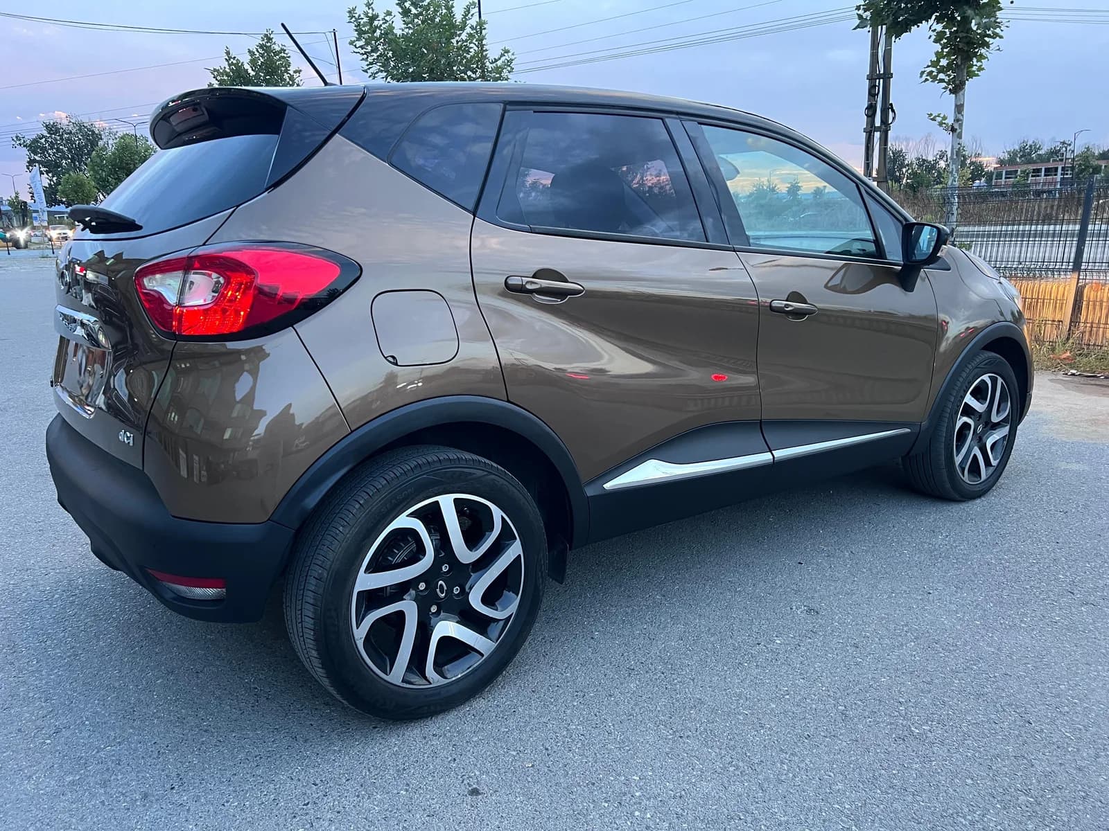 Renault Captur QM3, Automatik, Viti 2016 — foto 1 nga 12