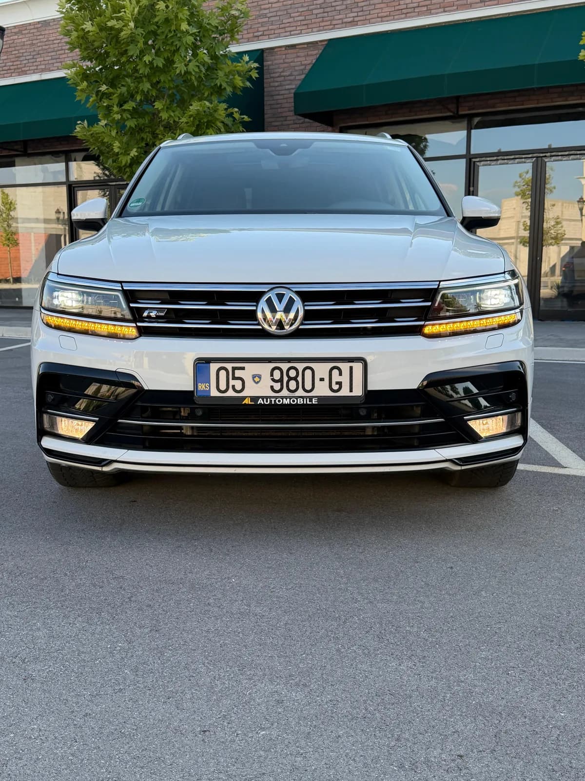 Volkswagen Tiguan R-Line DSG, Viti 2016 — foto 2 nga 10
