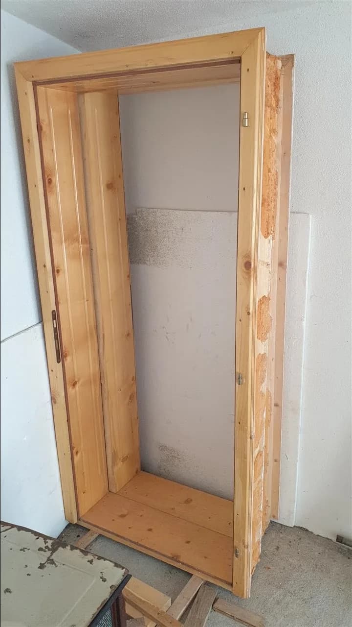 2 dyer prej druri — foto 2 nga 12