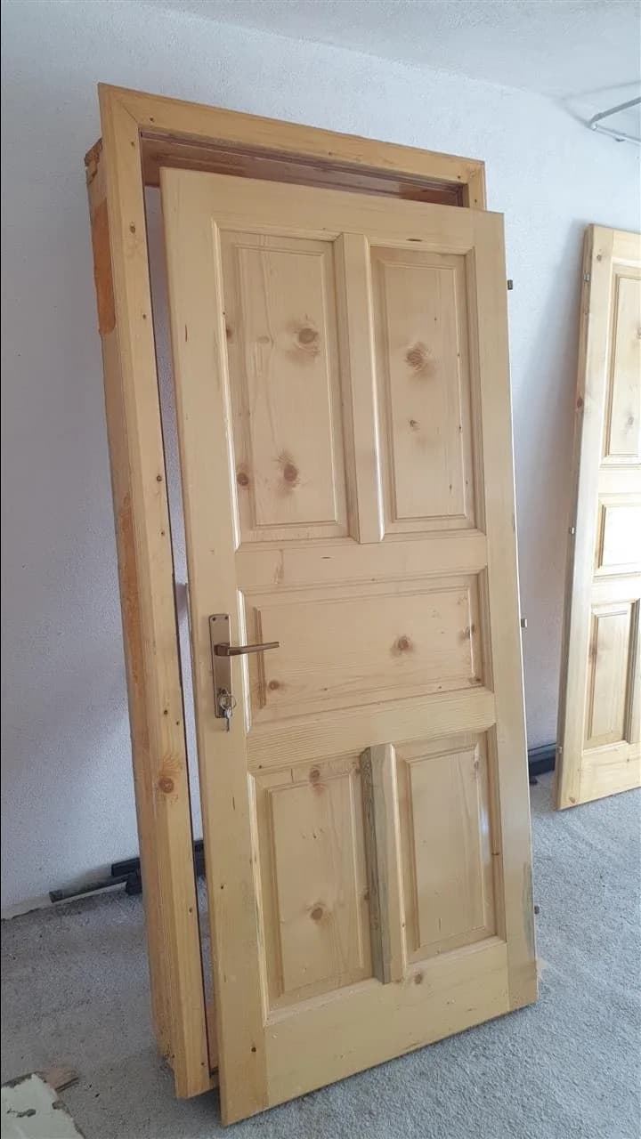 2 dyer prej druri — foto 1 nga 12