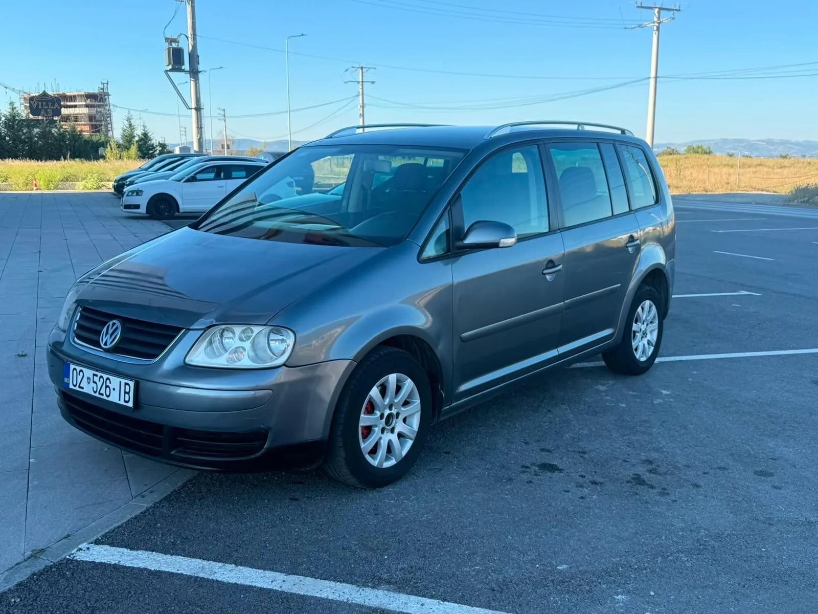 VW Touran 2.0 TDI, Viti 2004 — foto 1 nga 9