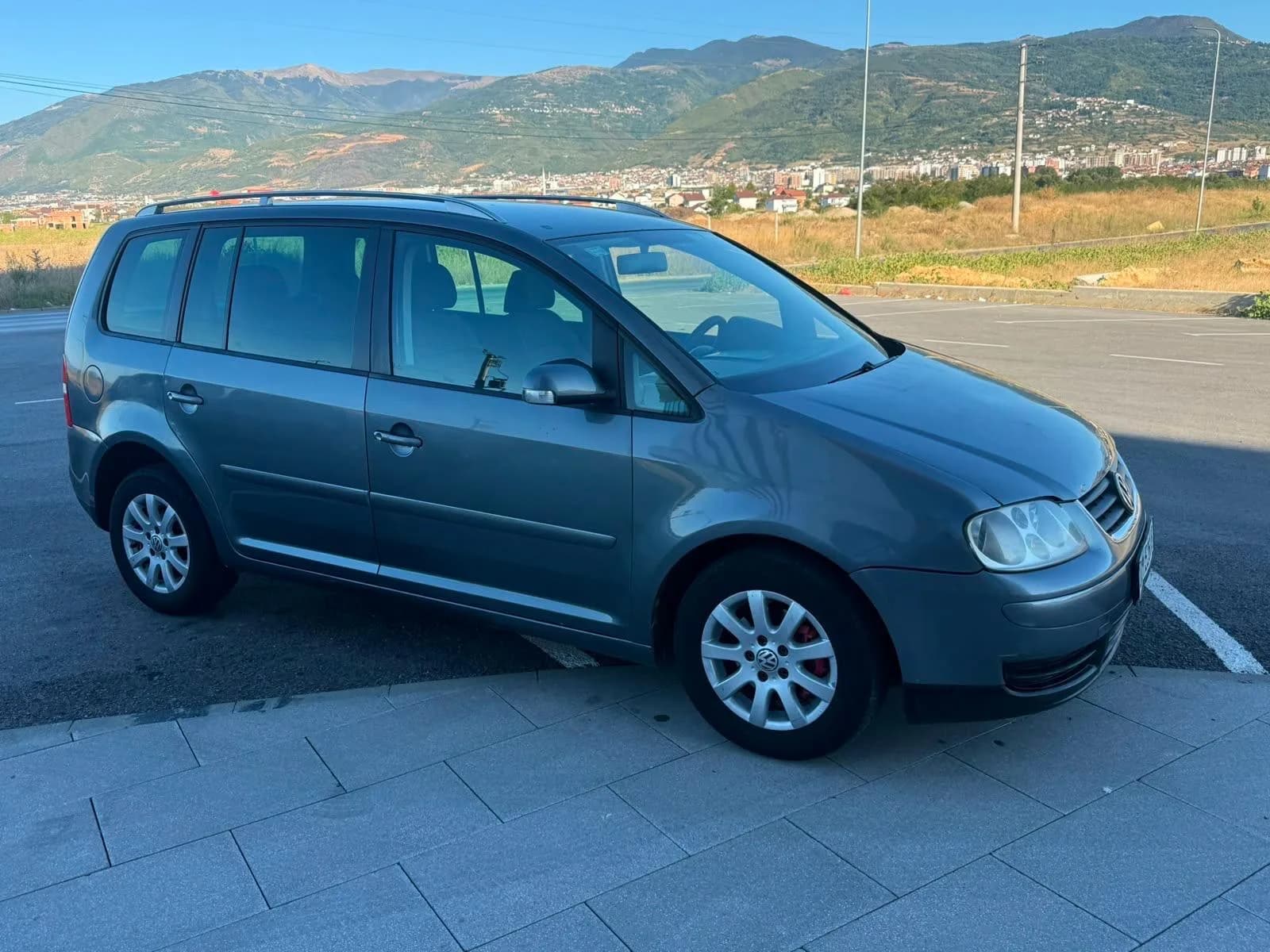 VW Touran 2.0 TDI, Viti 2004 — foto 2 nga 9