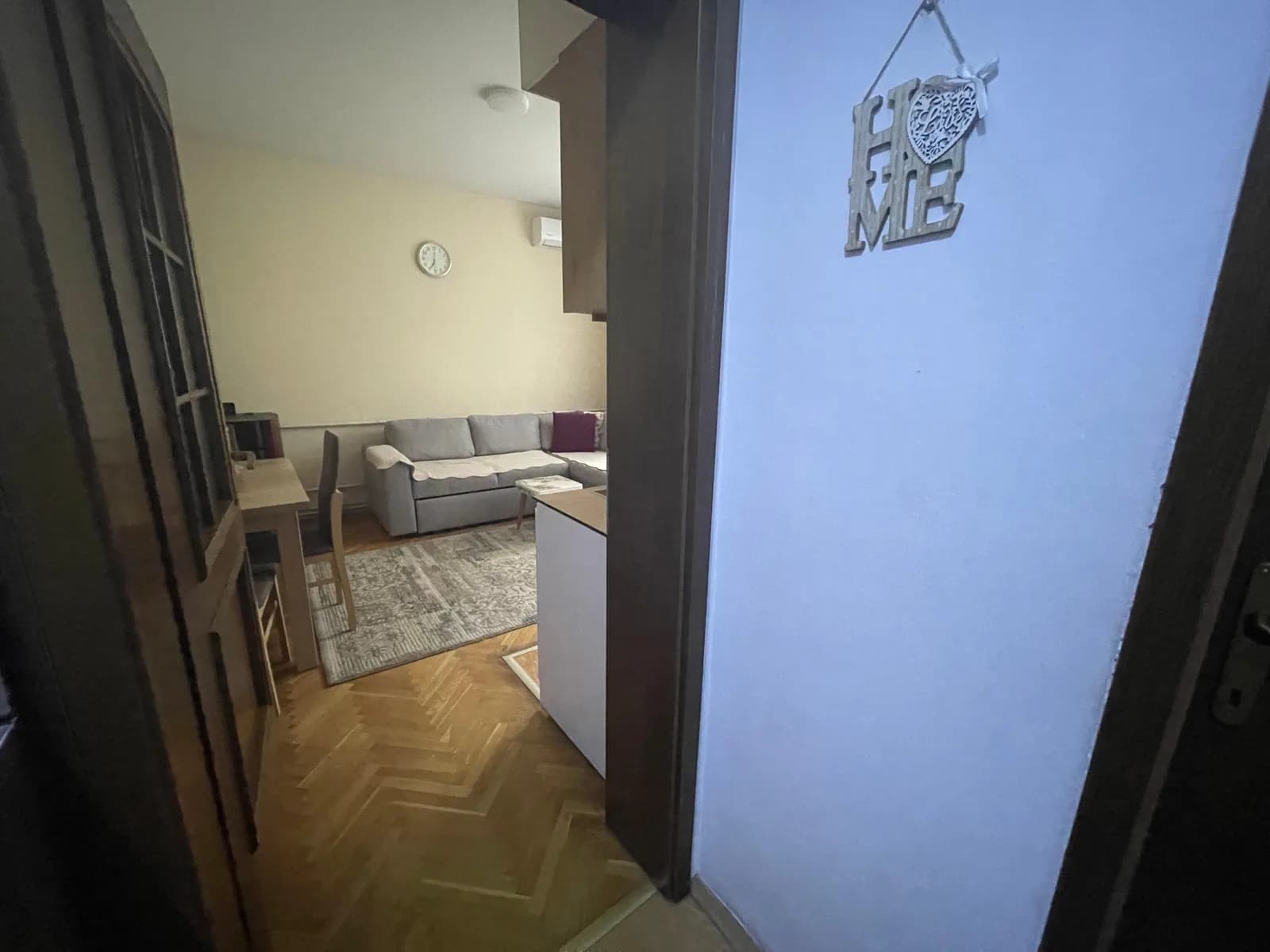 Banesë 1+1 me qira në qendër të Mitrovicës — foto 2 nga 12