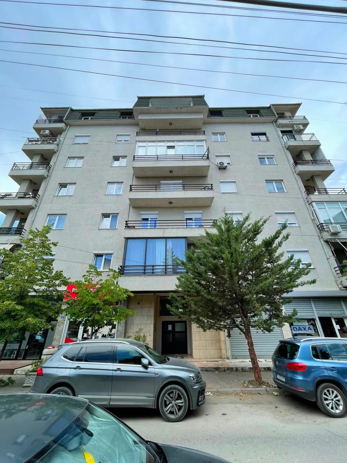 Shitet banesë 2+1 në Bregun e Diellit, pranë Furrës Qerimi — foto 1 nga 8