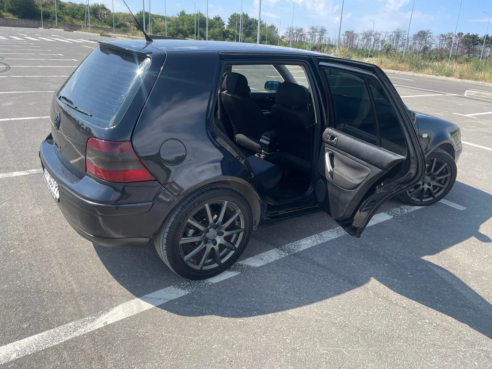 Volkswagen Golf 4 1.9 TDI ASZ, viti 2003, 6 shpejtësi — foto 1 nga 9