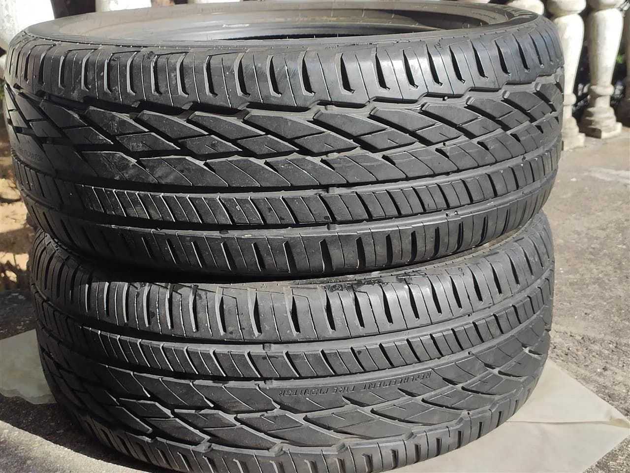 2 goma 235/50 R18 — foto 1 nga 3