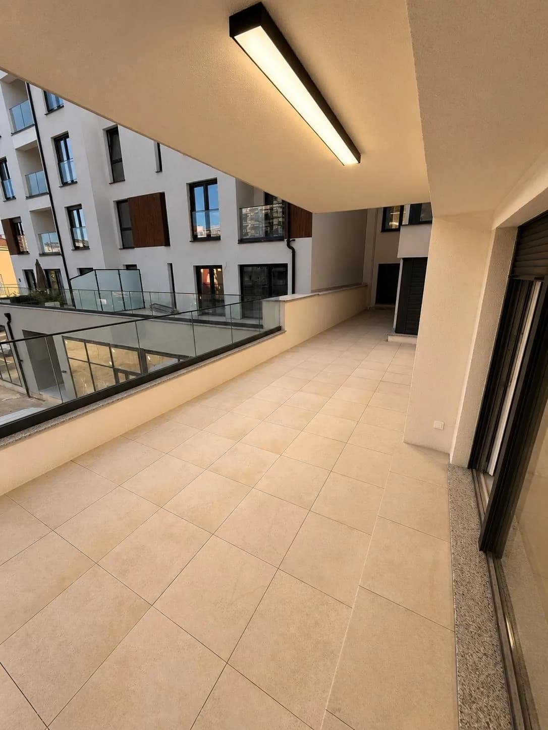 Banesë e re me qira 105 m² + terasë 50 m² në Kalabri (Emshir) — foto 2 nga 10
