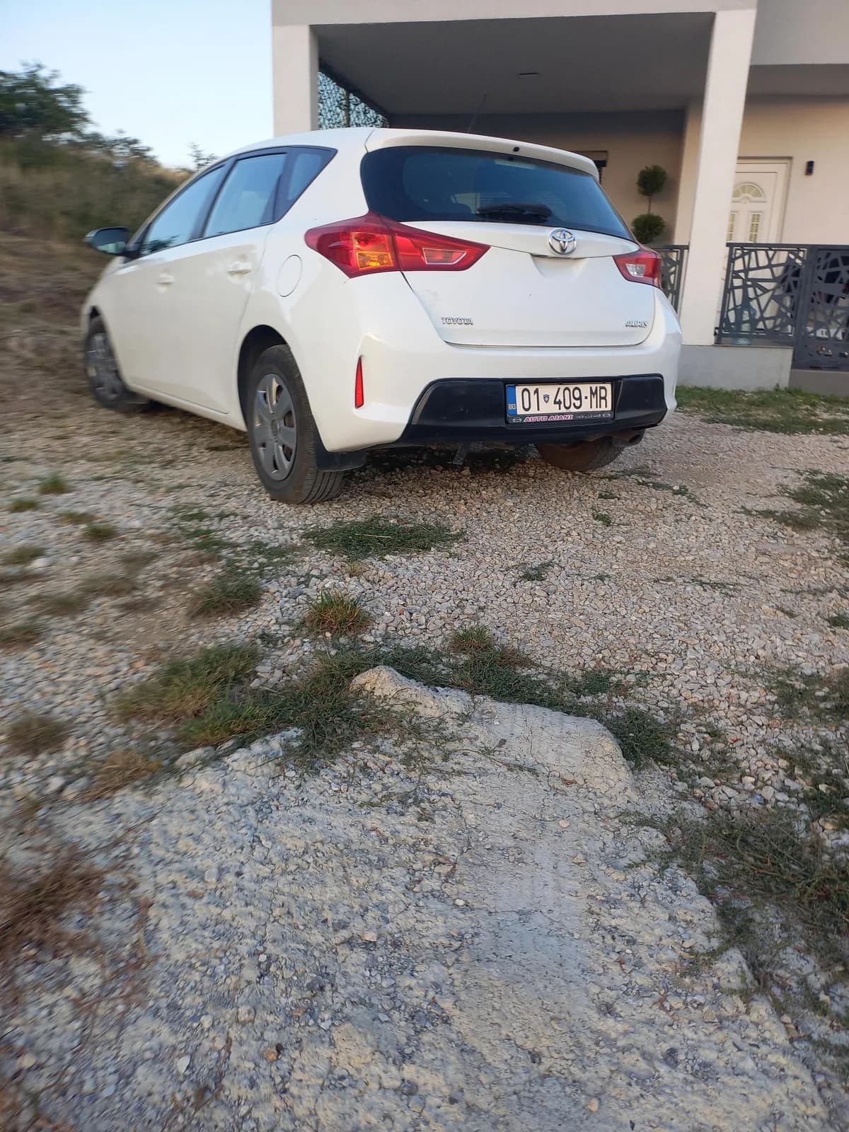 Toyota Auris, viti 2014, 1 vit RKS — foto 1 nga 11
