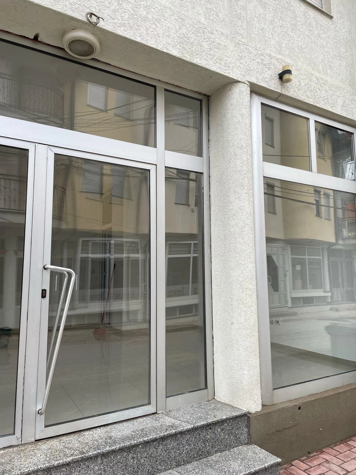 Lokal 60 + 60 m2 me qira në Prizren — foto 2 nga 3