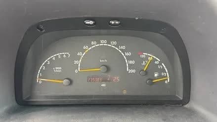 Mercedes-Benz Vito W638, V230 benzinë, automatik — foto 2 nga 8