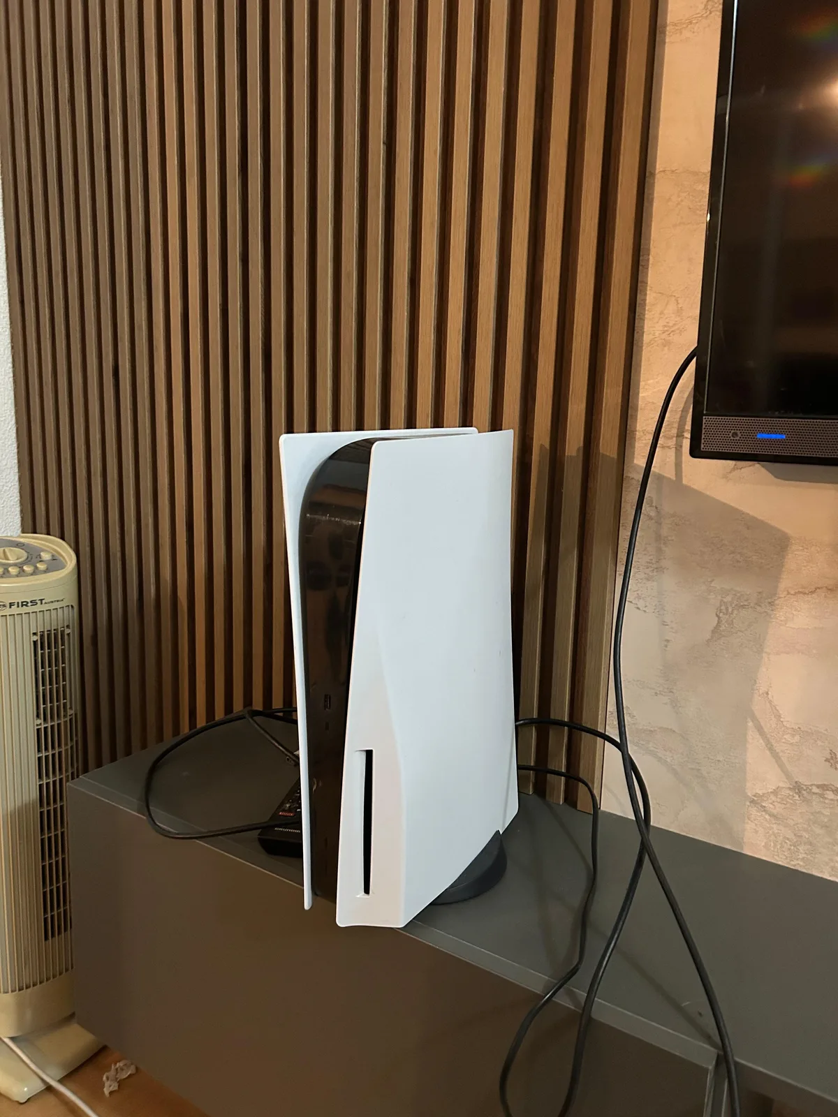 PlayStation 5 CD Edition + 3 lojëra — foto 2 nga 3
