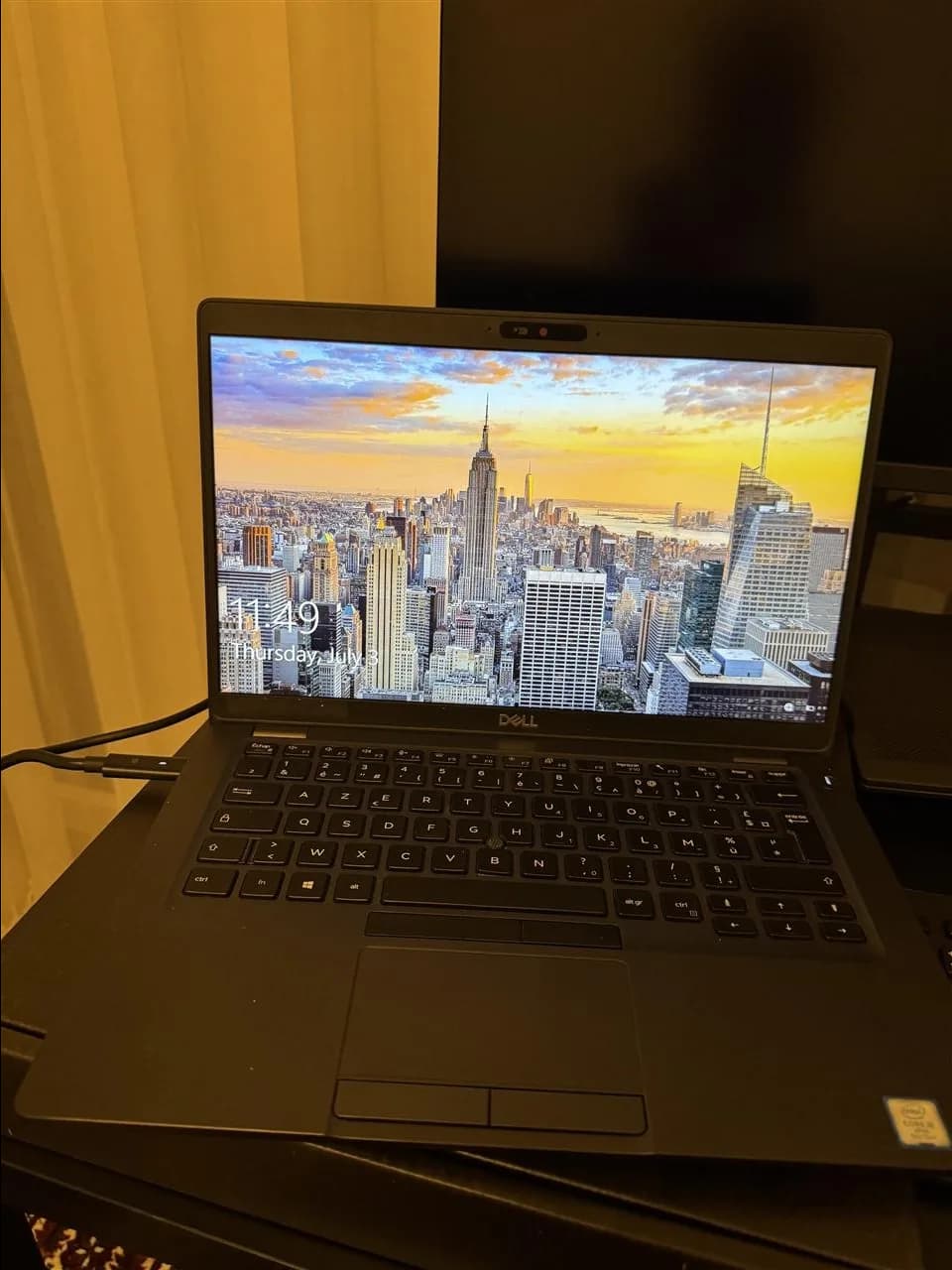 Dell Latitude 5400 i5, 16 GB, 256 GB SSD, 14.2" — foto 1 nga 5