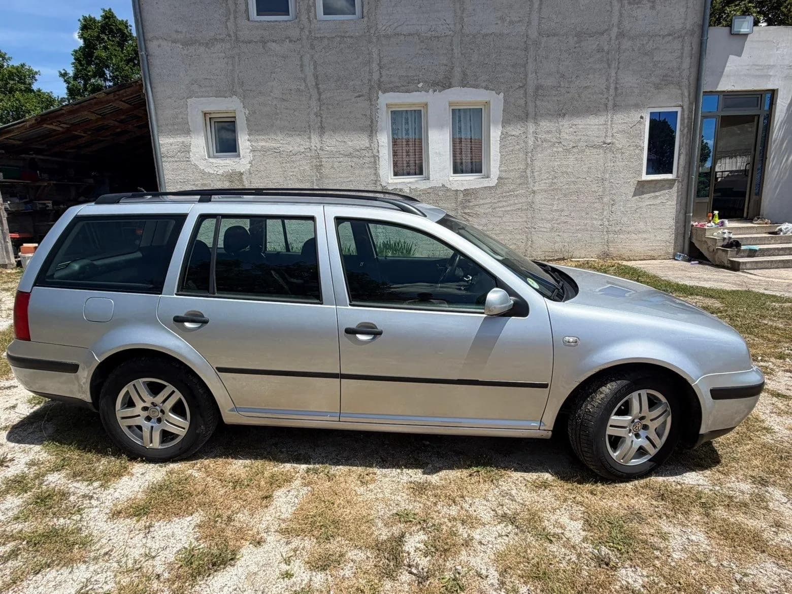 Golf 4 karavan, 1.9 dizel, viti 2002 — foto 1 nga 6